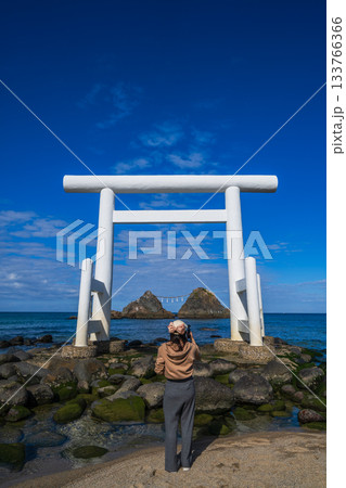 糸島の桜井二見ヶ浦の夫婦岩 133766366