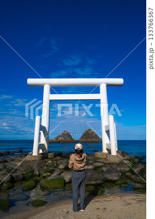 糸島の桜井二見ヶ浦の夫婦岩 133766367