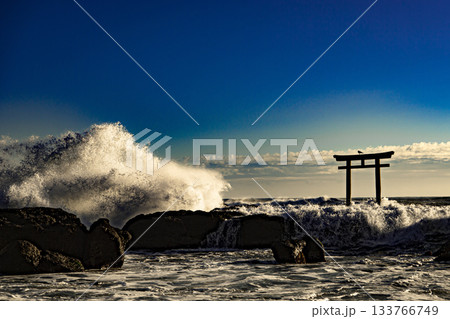 大洗磯前神社　波しぶき 133766749