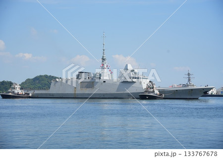 フランス海軍　アキテーヌ級ミサイル駆逐艦　D655　ブルターニュ 133767678