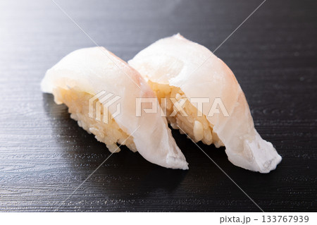 おいしい真鯛の握り鮨 おいしい真鯛の握り鮨 133767939