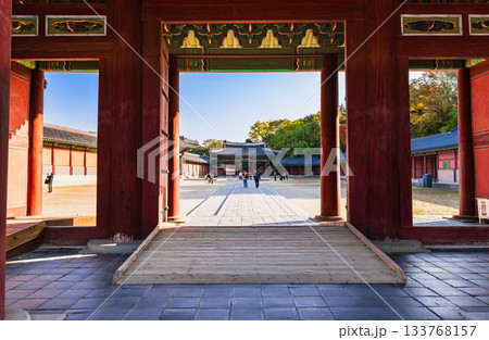 秋のソウル　世界遺産　昌徳宮 133768157