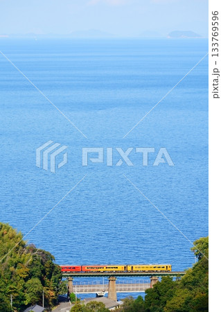 伊予灘を背に走る伊予灘ものがたり 伊予灘を背に走る伊予灘ものがたり 133769596