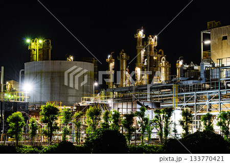 ポリプラスチックス富士工場　工場夜景 133770421