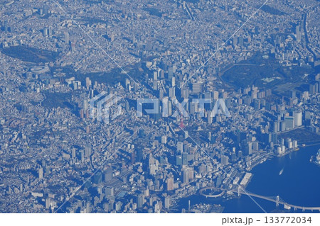 飛行機からの都市景観　東京 133772034