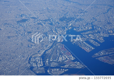 飛行機からの都市景観　東京 133772035