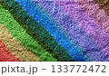 細かい粒子で構成されたカラフルな模様 133772472