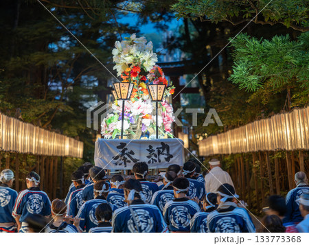 弥彦燈籠まつりの彌彦神社　大燈籠お宿下り 133773368