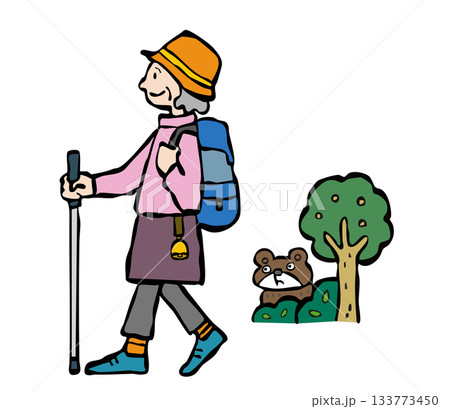 熊よけの鈴をつけてハイキングをする女性(シニア) 熊よけの鈴をつけてハイキングをする女性(シニア) 133773450