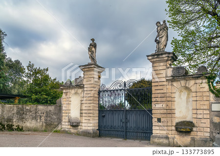 Villa gate in Vicenza, Italy 133773895