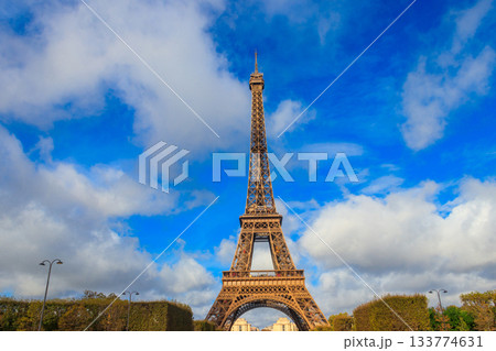 Eiffel tower in Paris, France Eiffel tower in Paris, France 133774631