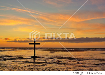 Dark Cross Beach River Flow Out Sunset 133778567