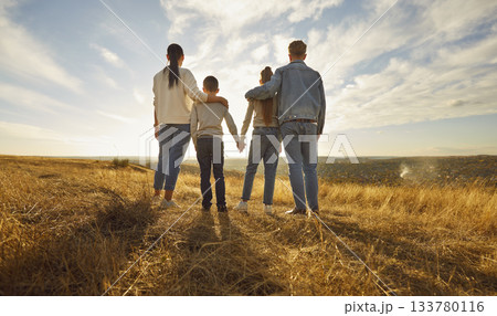 Backside View Portrait of Family in Nature Backside View Portrait of Family in Nature 133780116