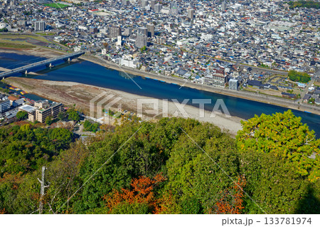岐阜城より長良川方面の街並みを望む 133781974