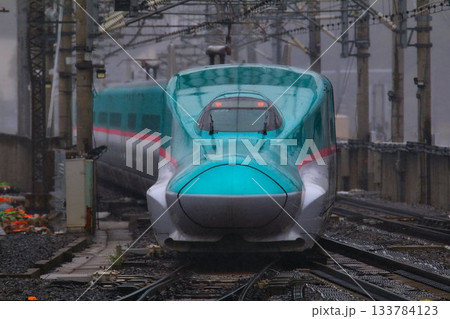 東北新幹線・福島駅を発車した… E5系 新幹線 133784123