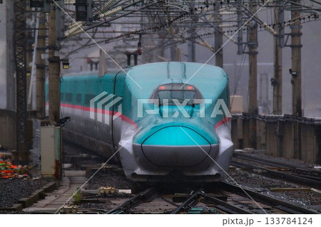 東北新幹線・福島駅を発車した… E5系 新幹線 133784124