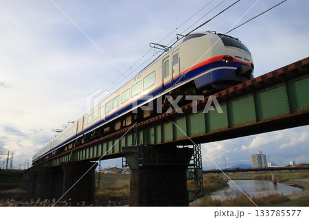 夕日に車体を輝かせながら信越本線を疾走するE653系特急しらゆき号_2025/11/24撮影 133785577