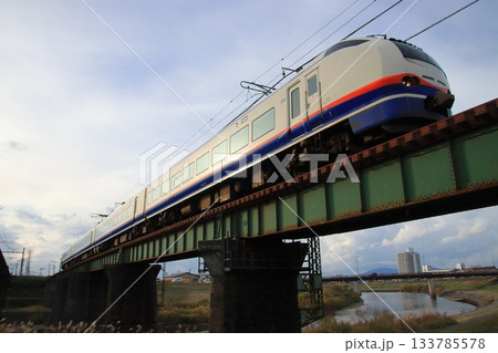 夕日に車体を輝かせながら信越本線を疾走するE653系特急しらゆき号_2025/11/24撮影 133785578