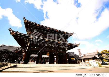 京都府　東本願寺・御影堂門（重要文化財） 京都市 下京区 常葉町　2022年2月 133785969