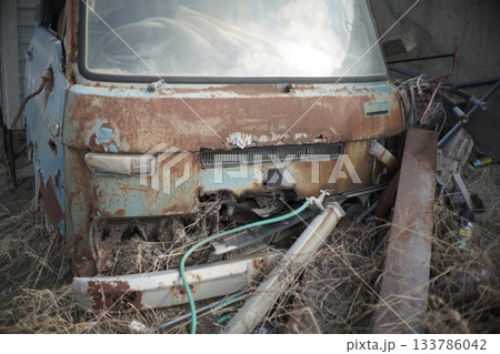 朽ちた車 朽ちた車 133786042