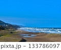 海岸の青い空と海 133786097