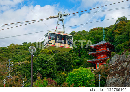 岐阜公園三重塔とロープウェイ　金華山 133786162