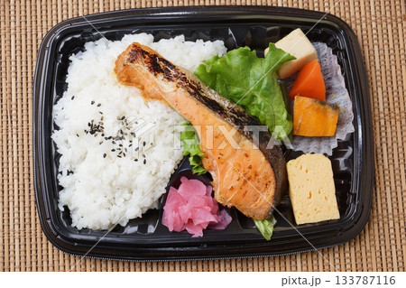 鮭弁当　和食 133787116