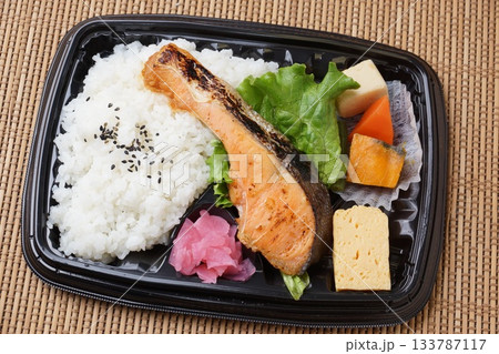 鮭弁当　和食 133787117