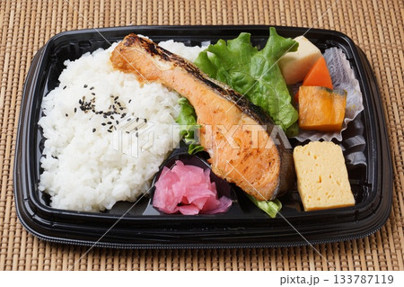 鮭弁当　和食 133787119
