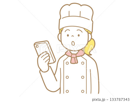 スマートフォンの画面を見るコックコートにコック帽の女性のイラスト	 133787343