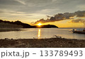 離島の岬に沈む夕日 133789493
