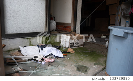 散らかった部屋 散らかった部屋 133789850