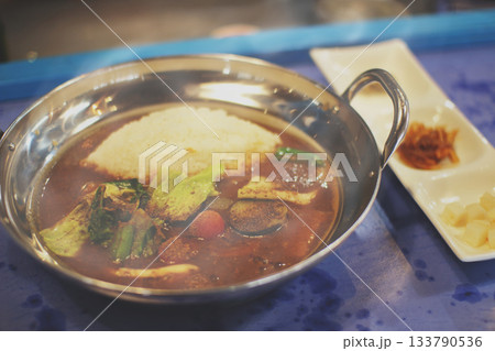 湯気が立つカレー 湯気が立つカレー 133790536