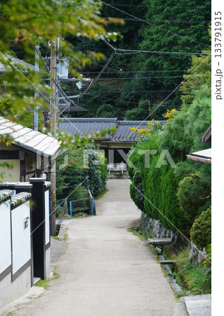 京都大原寂光院への道中の緑豊かな風景 京都大原寂光院への道中の緑豊かな風景 133791915