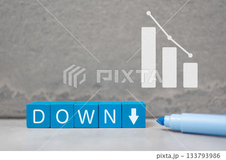 下落トレンドとDOWNブロックの暗い見通しのイメージ。 下落トレンドとDOWNブロックの暗い見通しのイメージ。 133793986