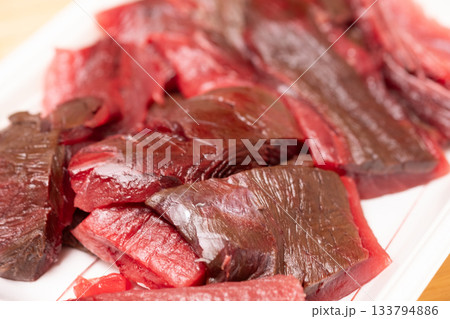 パックに入ったメバチマグロのイメージ 133794886