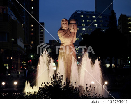 水の守護神像 133795941