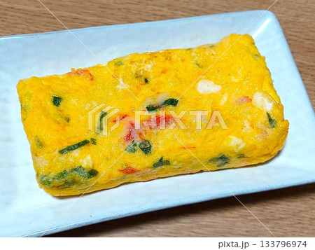 カニカマ入りの厚焼玉子 カニカマ入りの厚焼玉子 133796974