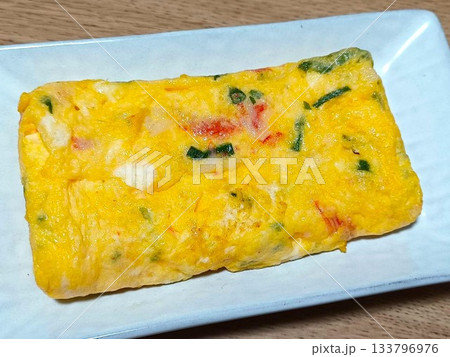 カニカマ入りの厚焼玉子 カニカマ入りの厚焼玉子 133796976