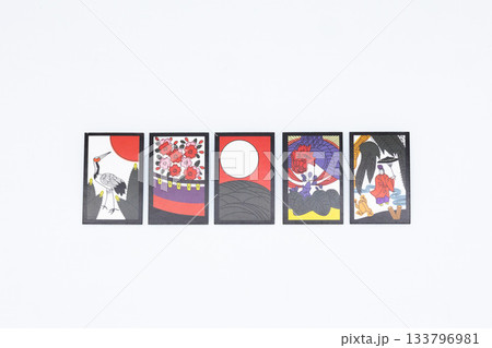 白い背景に花札の役「五光」 133796981