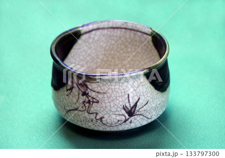 安土桃山時代の意匠を引き継ぐ織部焼 133797300