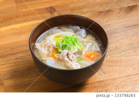 具だくさんの豚汁 133798263