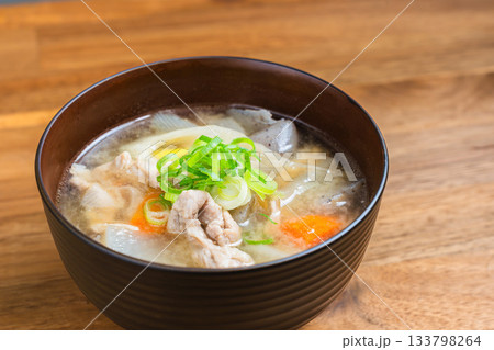 具だくさんの豚汁 133798264