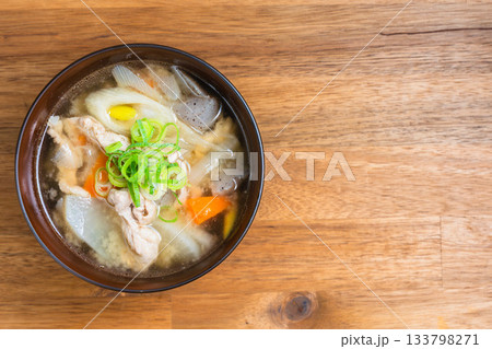 具だくさんの豚汁 133798271