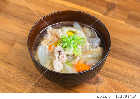 具だくさんの豚汁 133798414