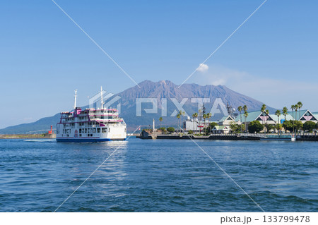 桜島フェリーターミナルから見る桜島 133799478