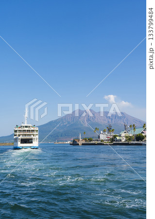 桜島フェリーターミナルから見る桜島 133799484