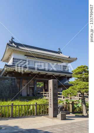 青空に映える鹿児島城 御楼門 133799487