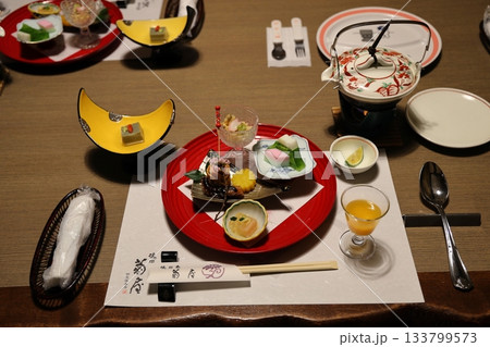 修善寺温泉 菊屋旅館の豪華な夕食会席 先付け 修善寺温泉 菊屋旅館の豪華な夕食会席 先付け 133799573