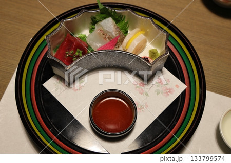 修善寺温泉 菊屋旅館の豪華な夕食会席 お造り 133799574